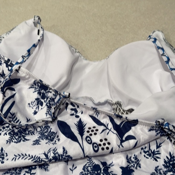Blue & white 1 piece bathing suit medium NWOT - Picture 4 of 4